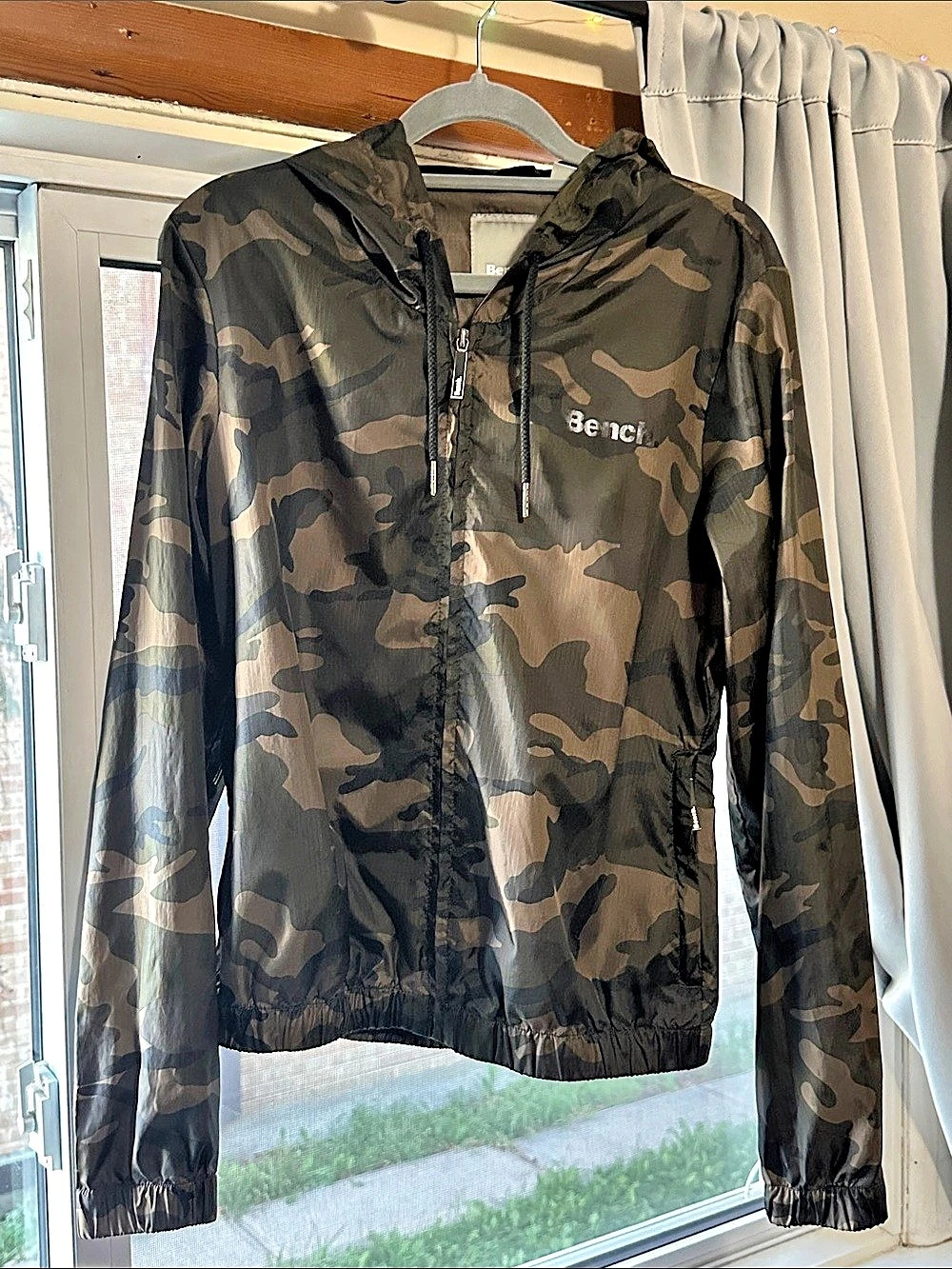 Bench Camo Hooded Jacket in Camo Size Small